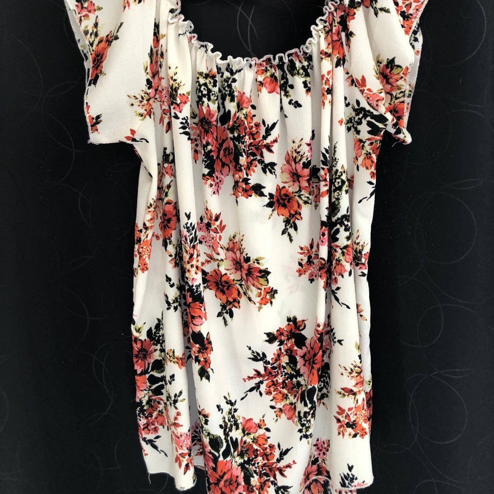 Floral Flow Off the shoulder top